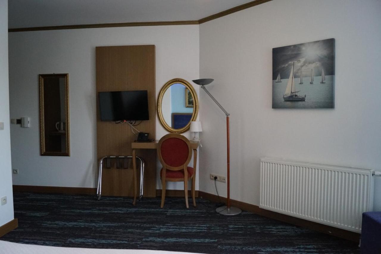 Fly Inn Hotel Lounge Machelen Exterior foto
